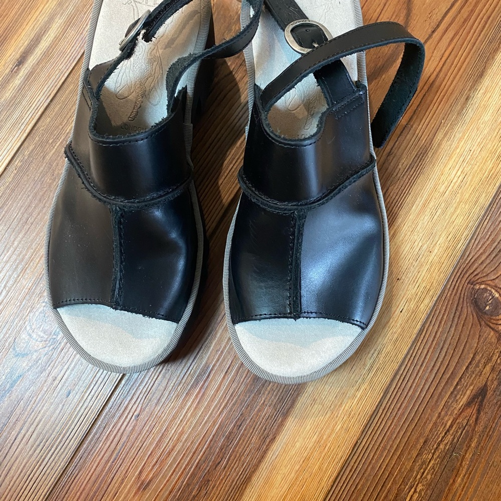 Fly London Black Leather Women's Sandals